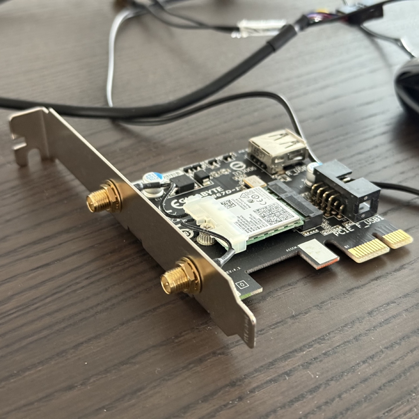 Gigabyte 802.11ac WiFi & Bluetooth PCIe Adapter - photo 2