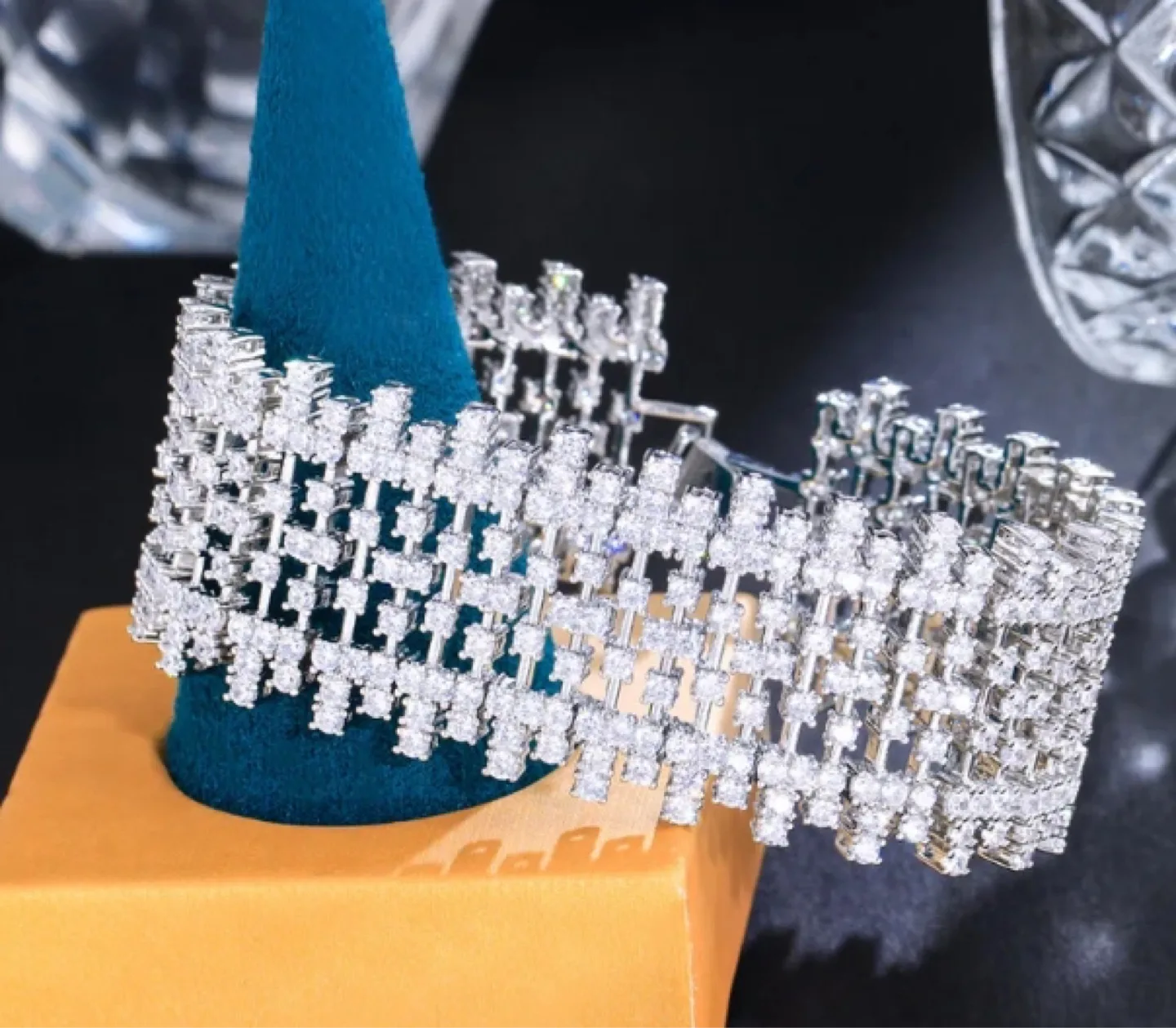 Stunning Silver Cubic Zirconia Bracelet image indicator(6)