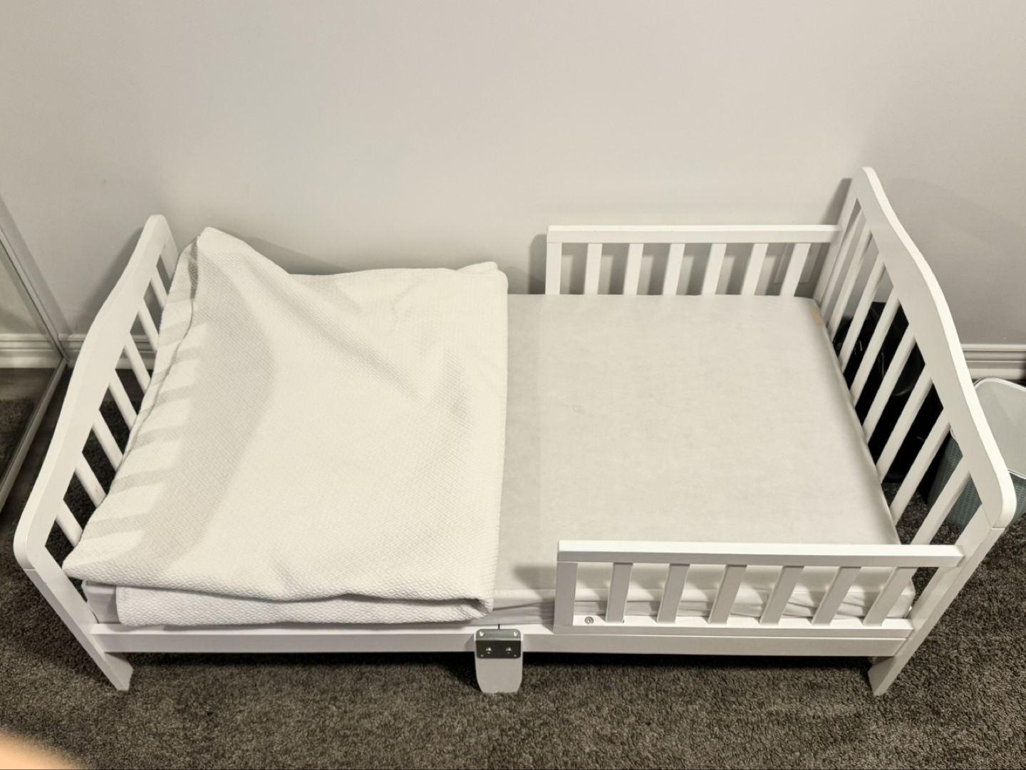 White Toddler Bed with Guardrail - photo 3
