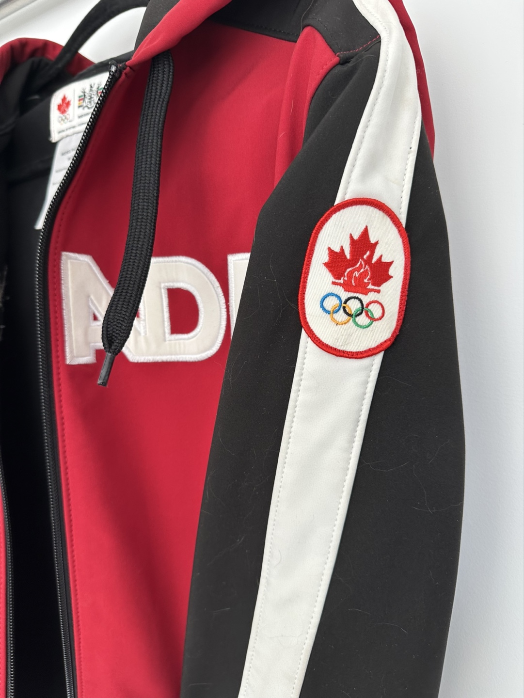 Men’s 2010 Vancouver Olympics Canada Hoodie Jacket - Med - photo 4