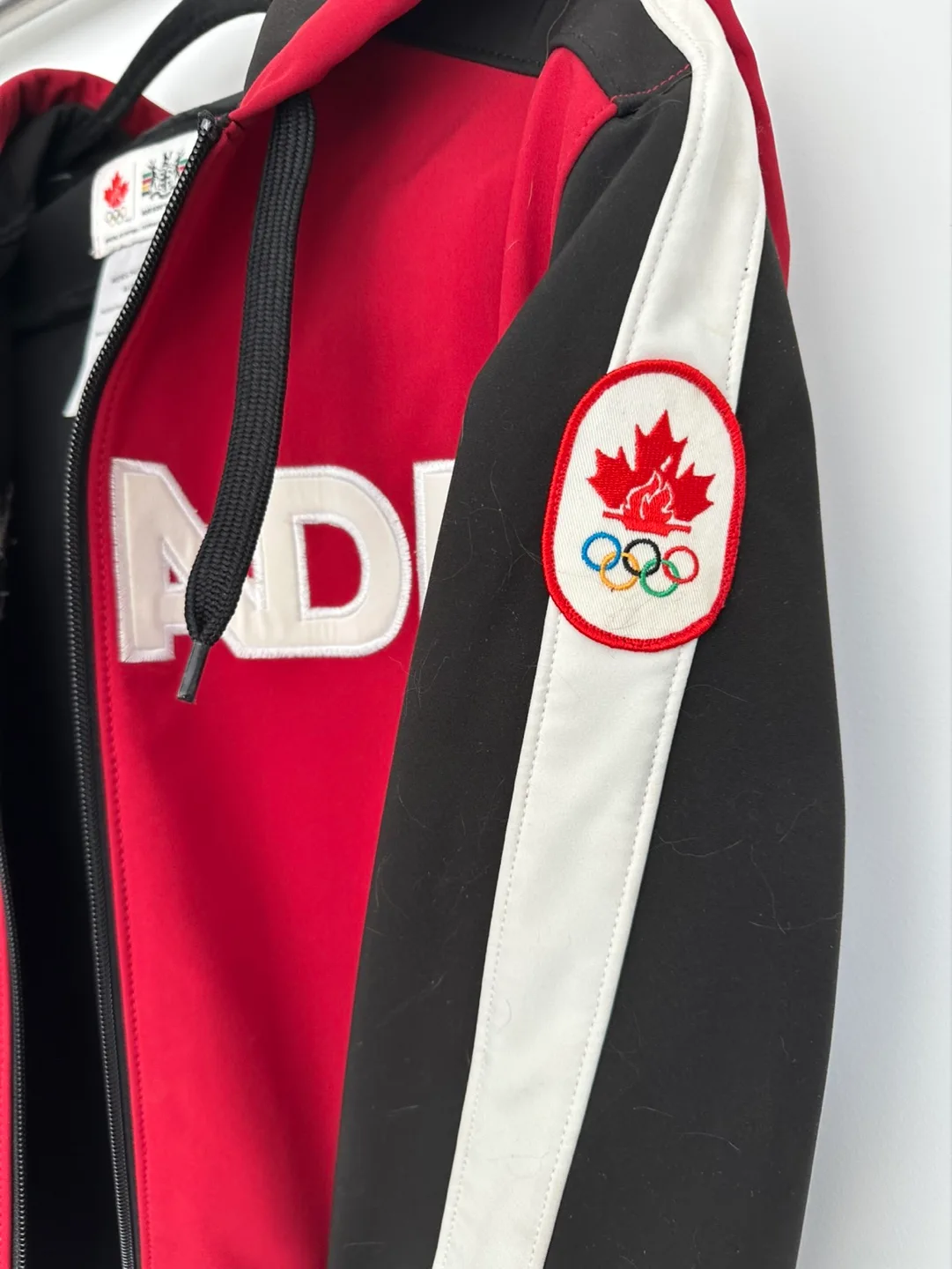 Men’s 2010 Vancouver Olympics Canada Hoodie Jacket - Med image indicator(4)