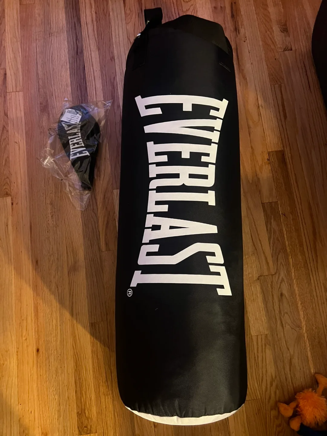 EVERLAST HEAVY DUTY 80LBS PUNCHING BAG thumbnail