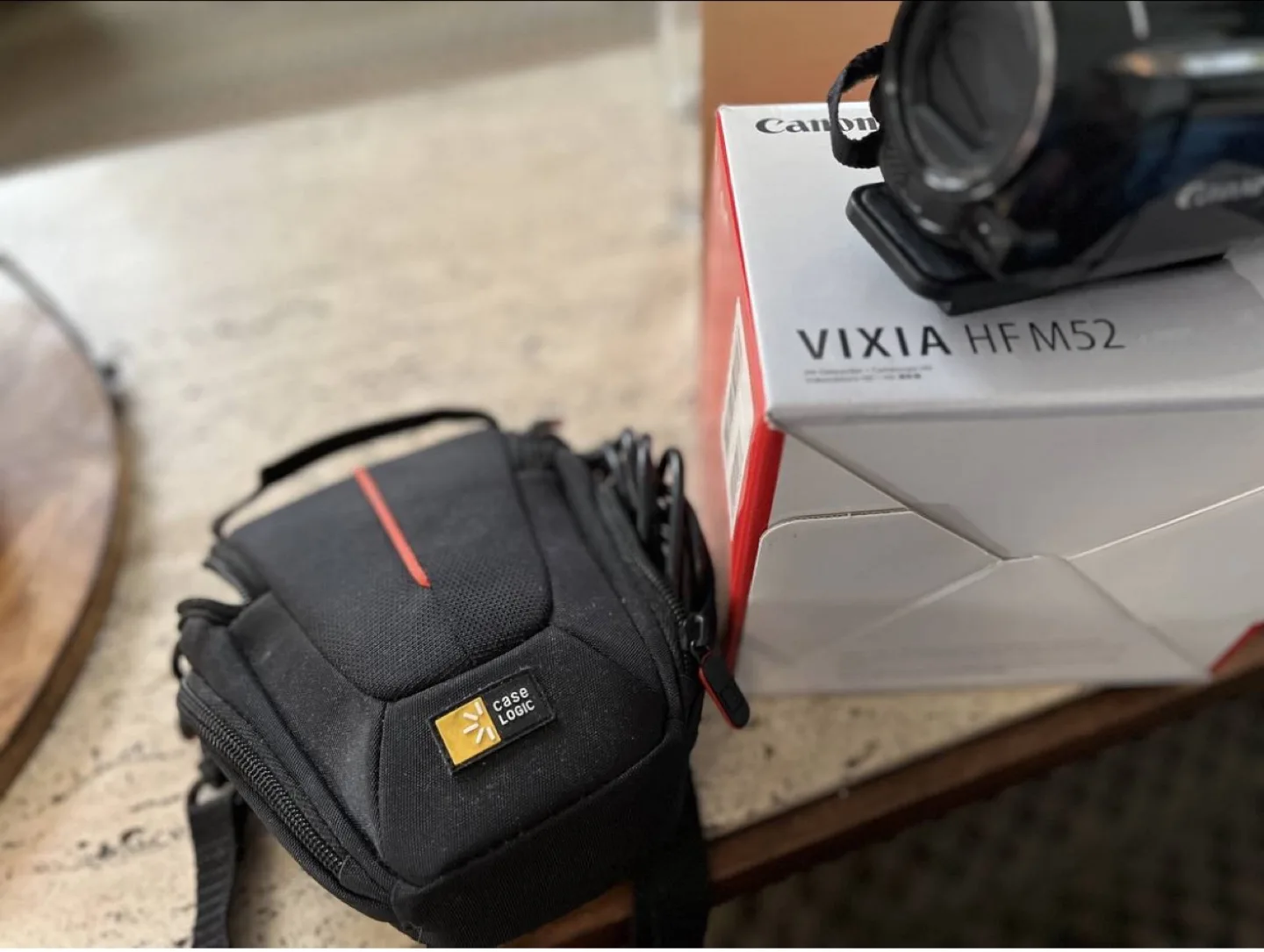 Canon Vixia HF M52 HD Camcorder with Case image indicator(2)