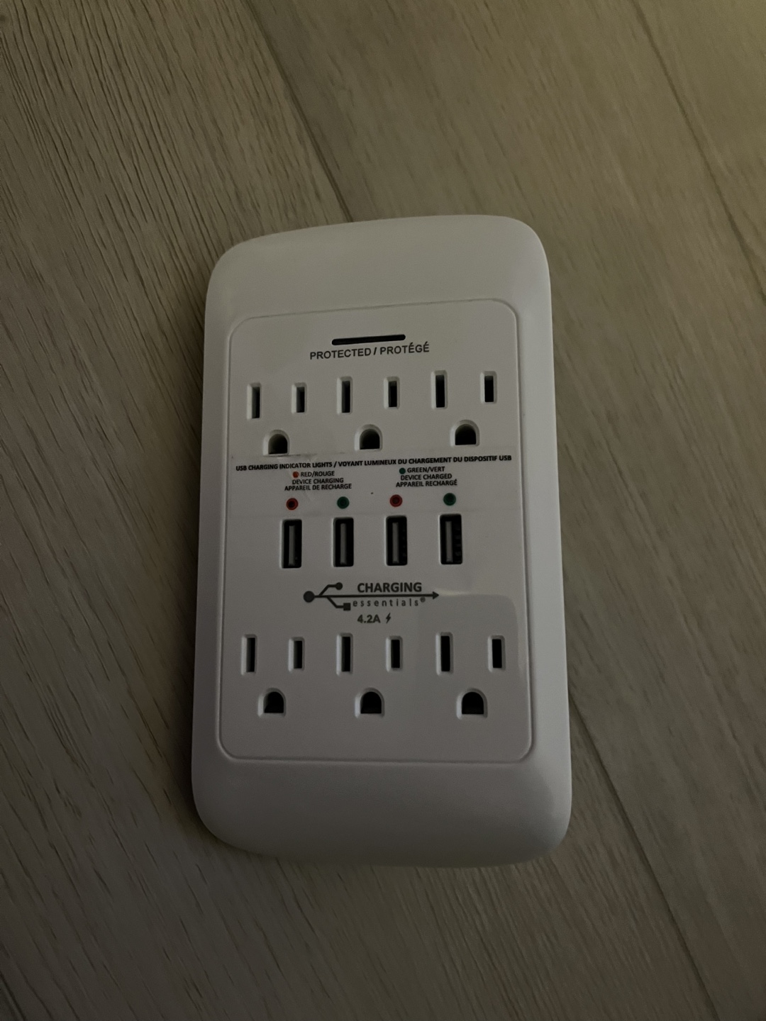 Outlet with USB, Surge Protection, 6 AC Outlets and 4 USB Ports