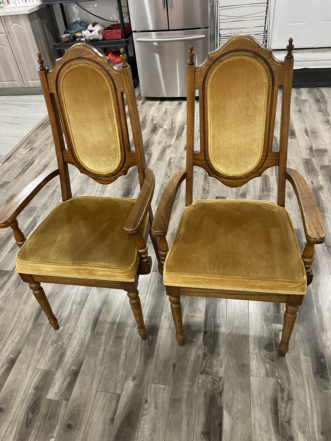 Pair of Vintage Wooden Armchairs with Gold Velvet Upholstery - photo 3