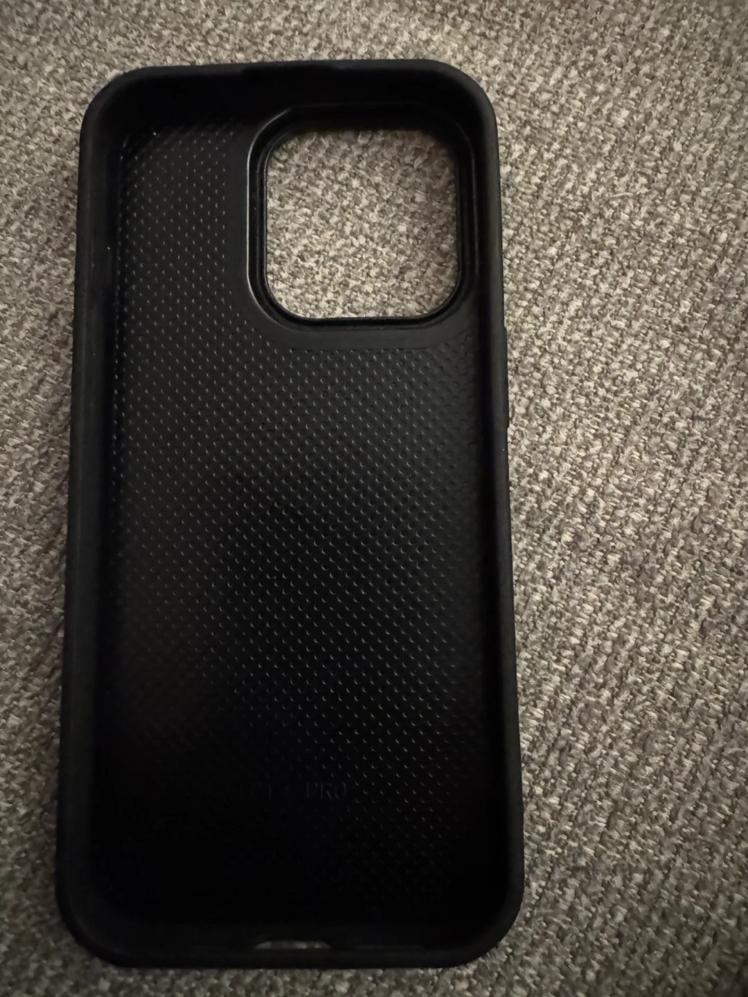 Two iPhone 14 Pro phone cases image indicator(4)