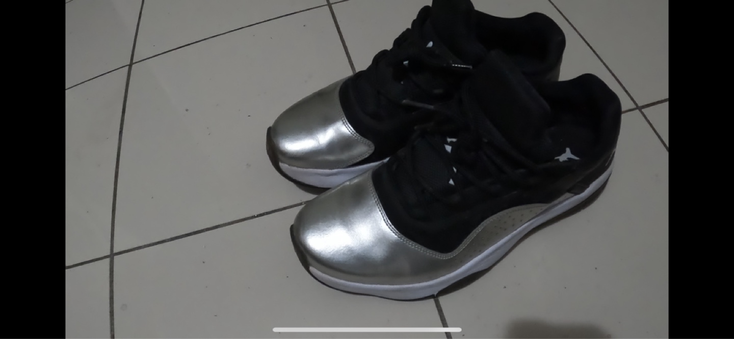 Air Jordan 11 CMFT Low Shoes - photo 2