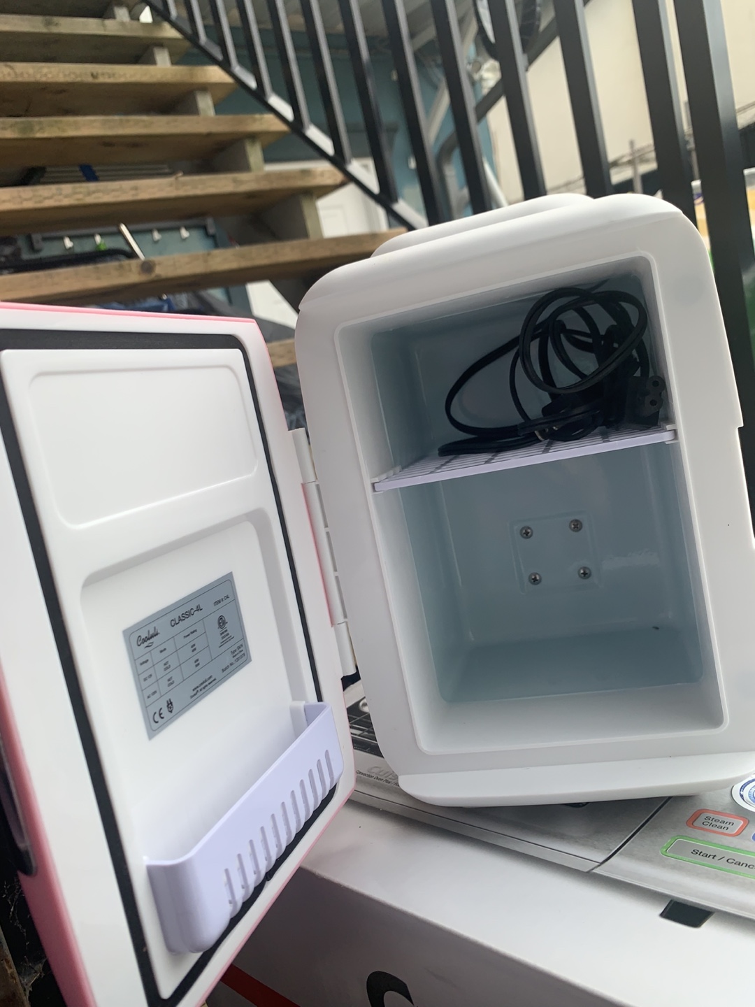 Classic 4 Litre Mini Fridge - Pink - photo 2
