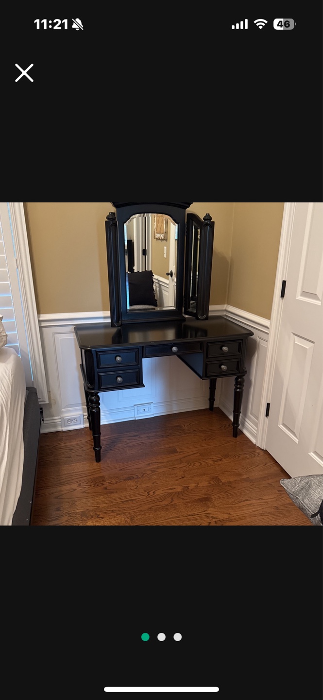 Black vanity set with mirror