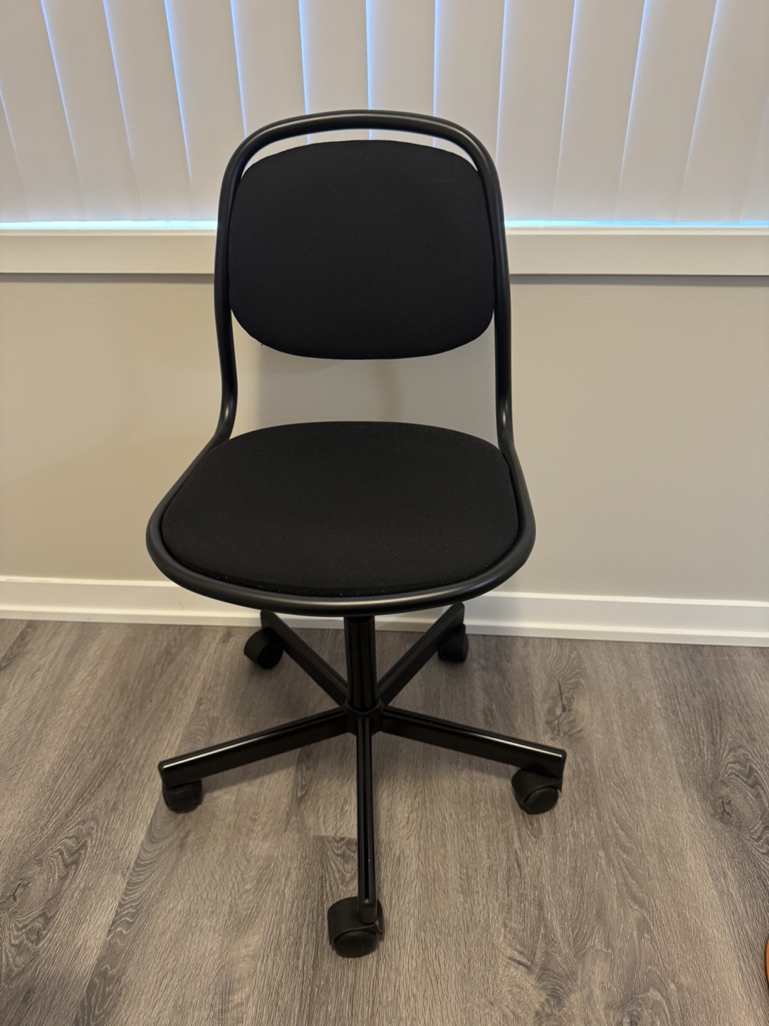 Black rolling chair