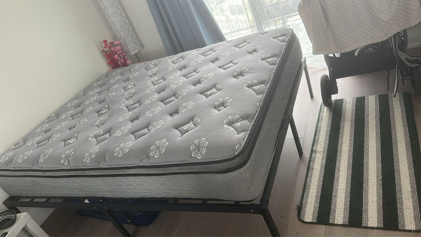 Queen Mattress 12 inch - photo 2