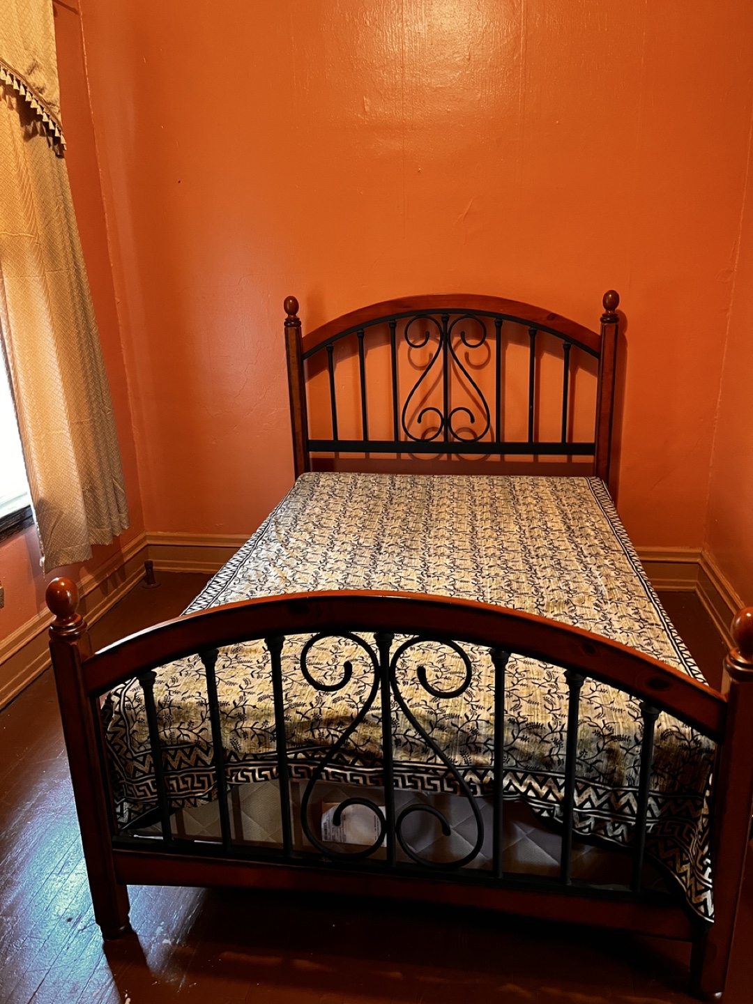 Dark Wood Bedroom Set: Dresser & Full-Size Bed Frame - photo 2