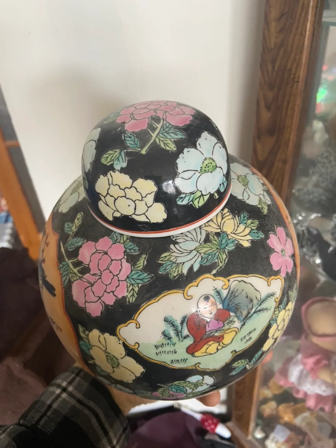 Vintage Asian-style Porcelain Jar with Lid Chinese image indicator(2)