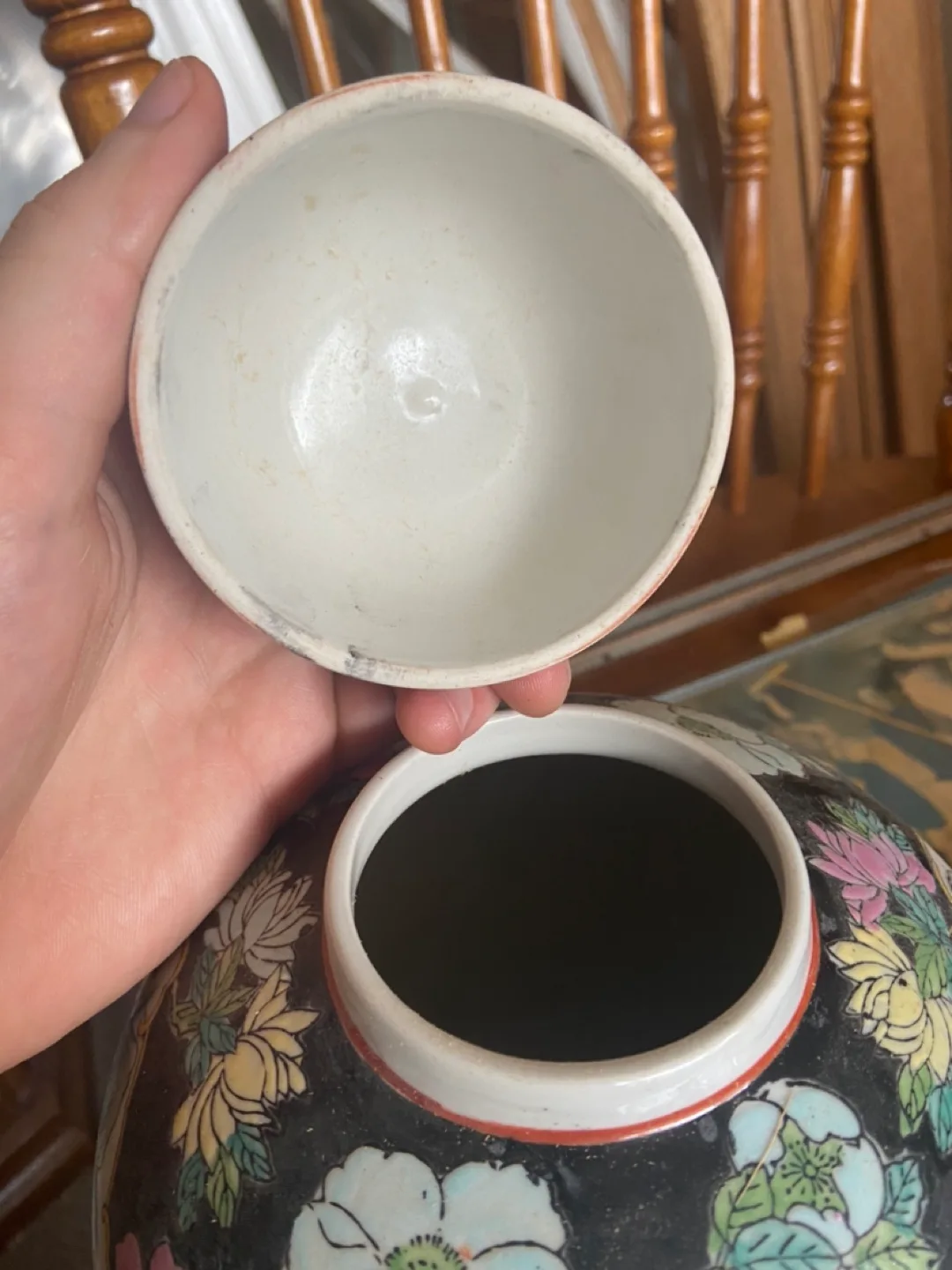 Vintage Asian-style Porcelain Jar with Lid Chinese image indicator(5)