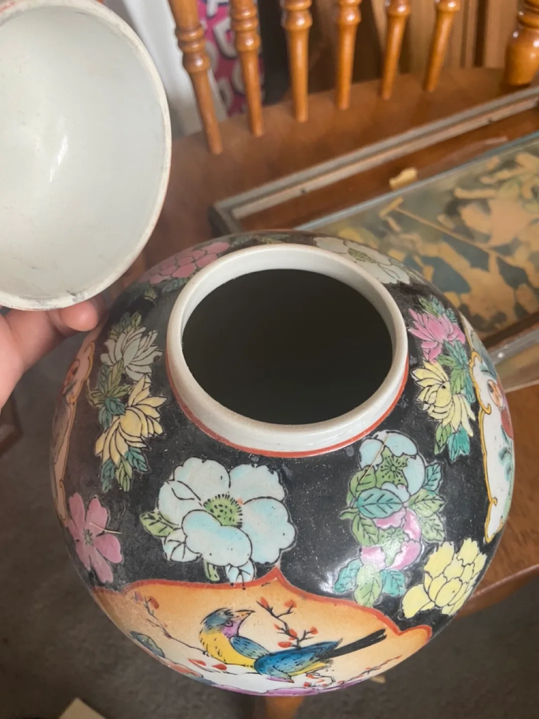 Vintage Asian-style Porcelain Jar with Lid Chinese image indicator(7)