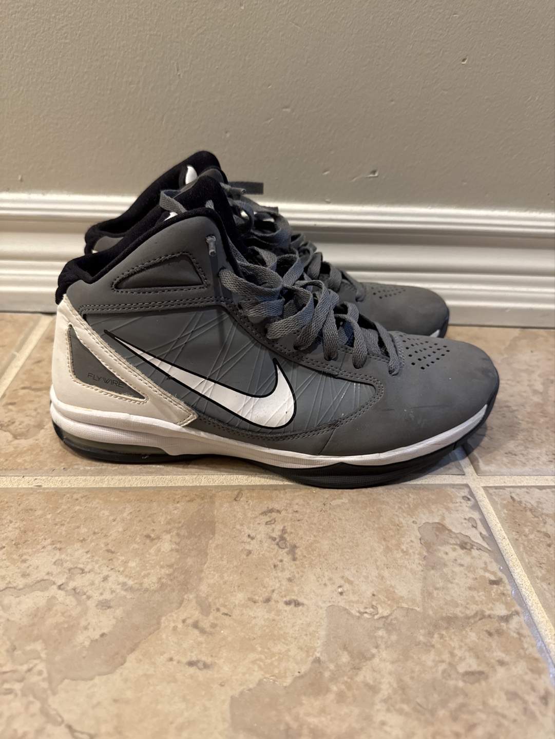 Nike Flywire Basketball Shoes - Grey/White - Size 8