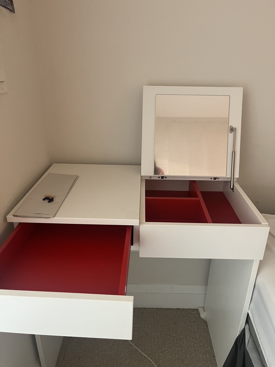 White Vanity Desk / Make up table with Mirror and Drawers - photo 4
