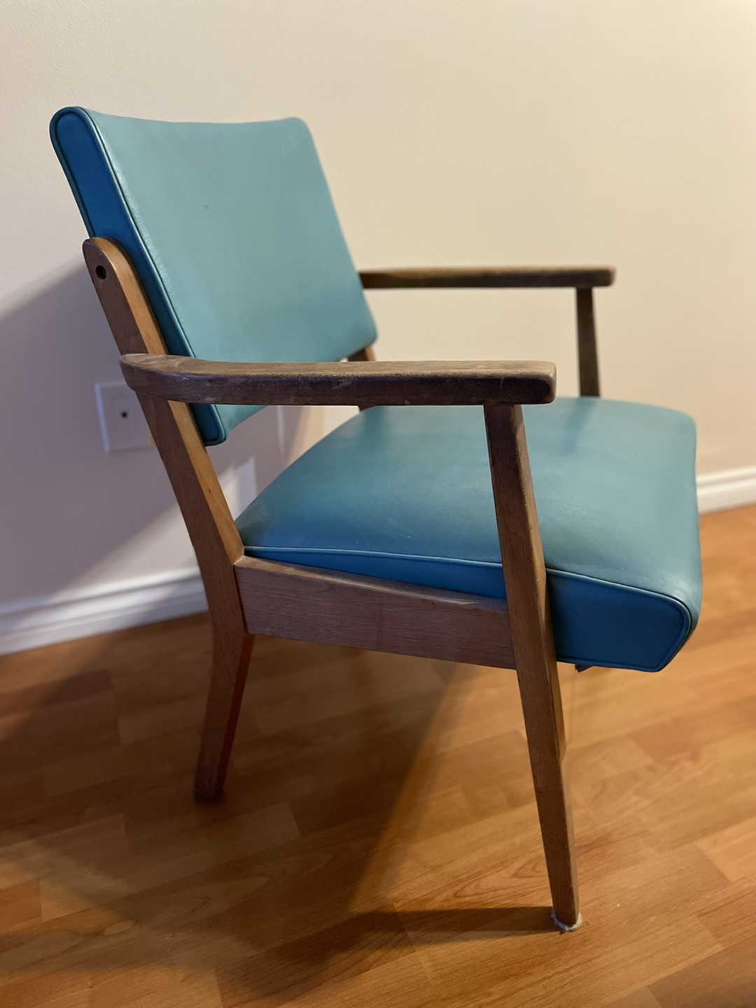 2 Mid-Century Modern Armchair and 4 Modern Chairs