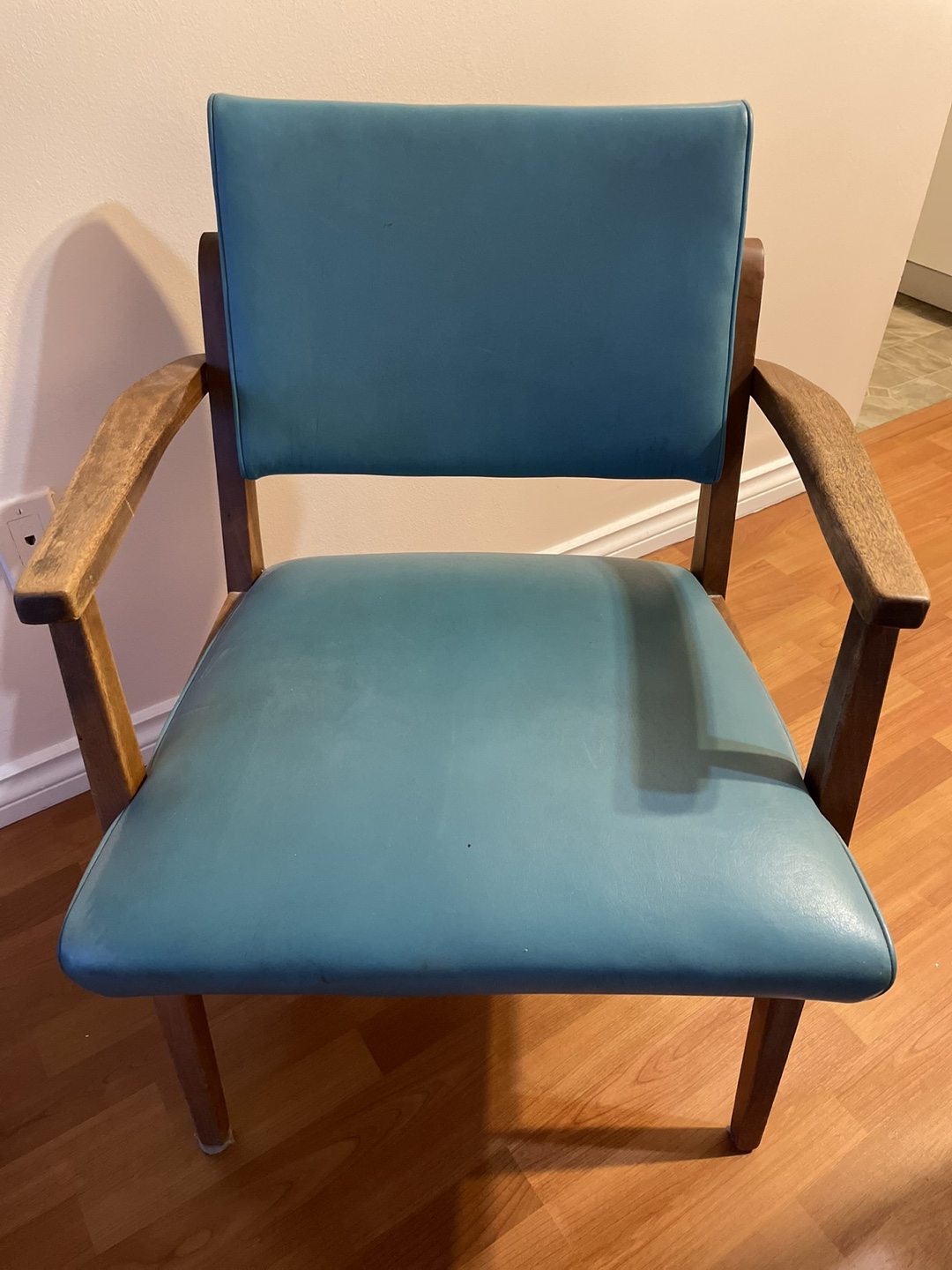 2 Mid-Century Modern Armchair and 4 Modern Chairs - photo 2