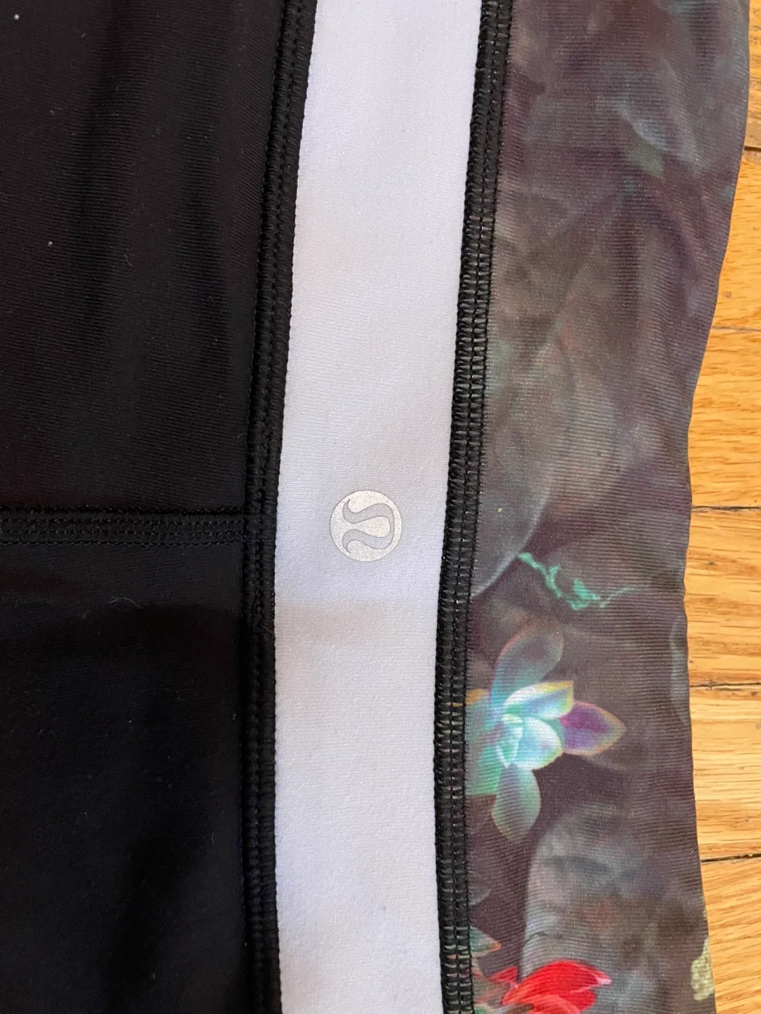 Lululemon Black & Floral Running Shorts - Size 4 image indicator(3)