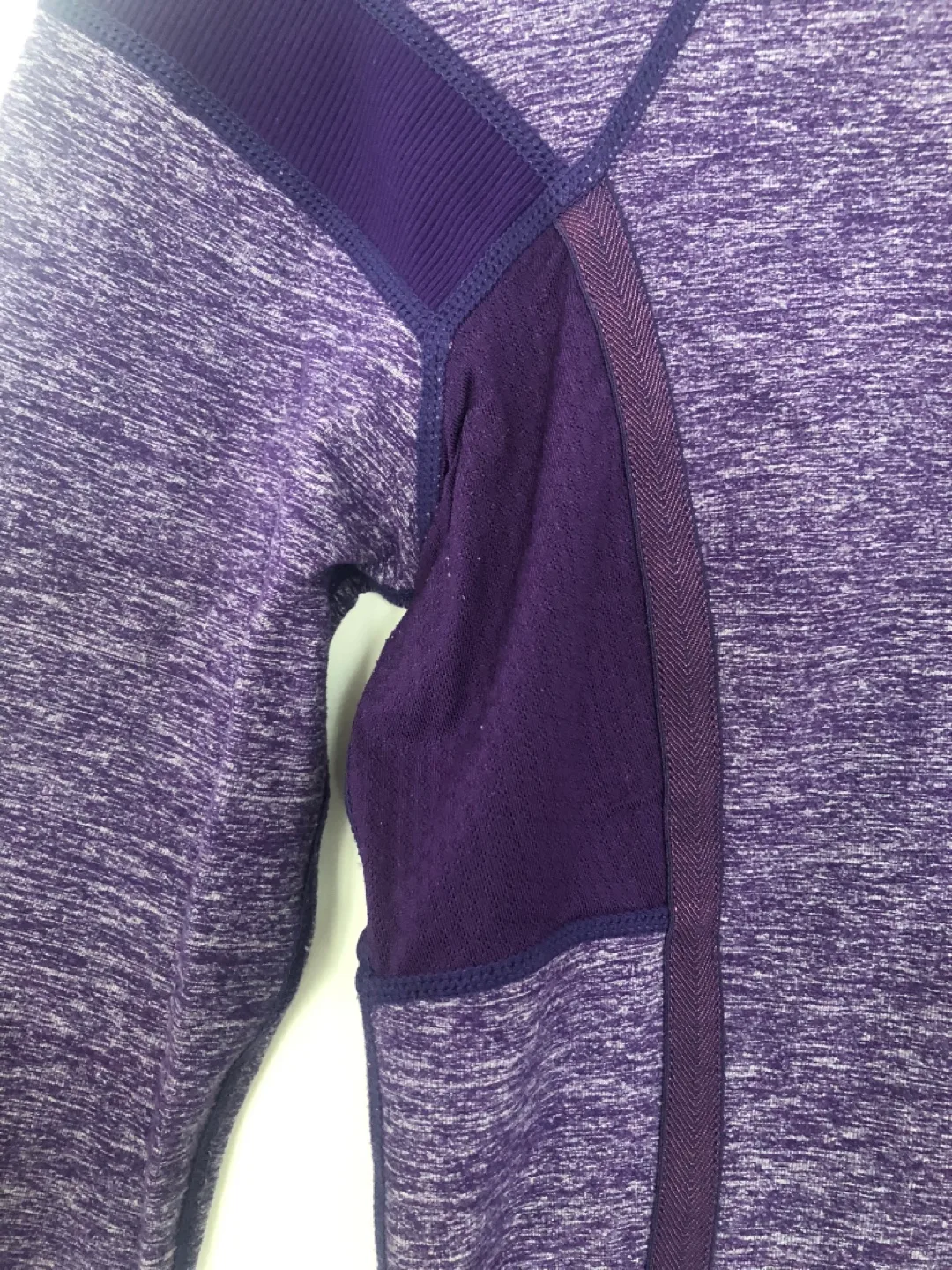 Lululemon Long Sleeve Running Top Size 4 (maybe 6?) image indicator(2)