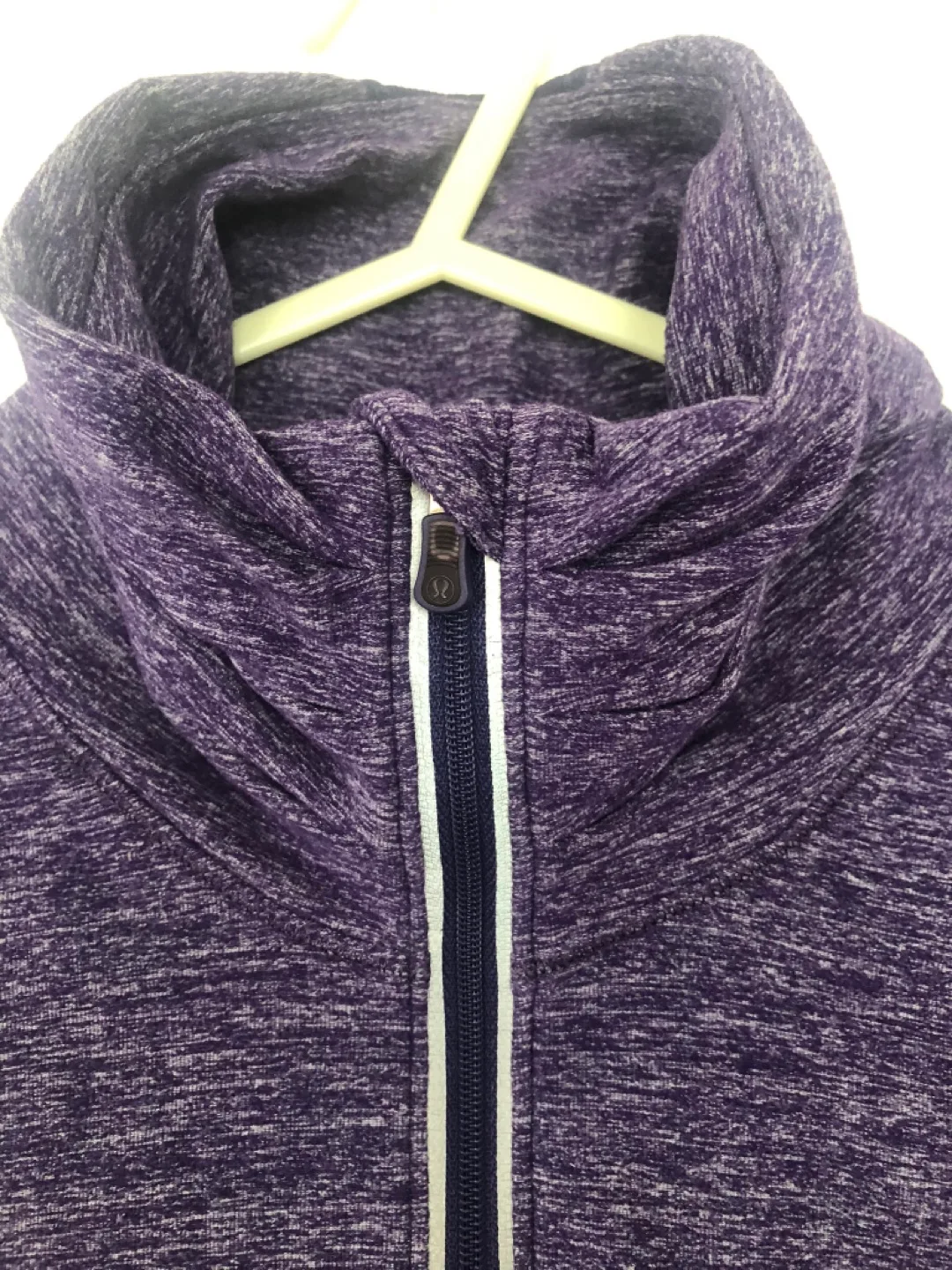 Lululemon Long Sleeve Running Top Size 4 (maybe 6?) image indicator(3)
