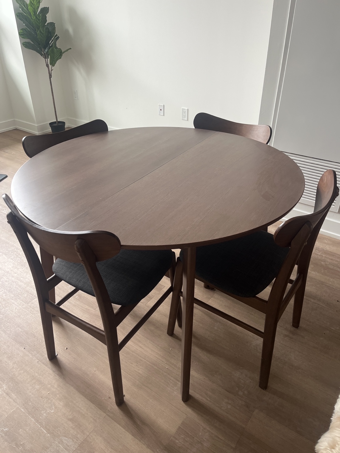 Modern Round Dining Table with Four Chairs