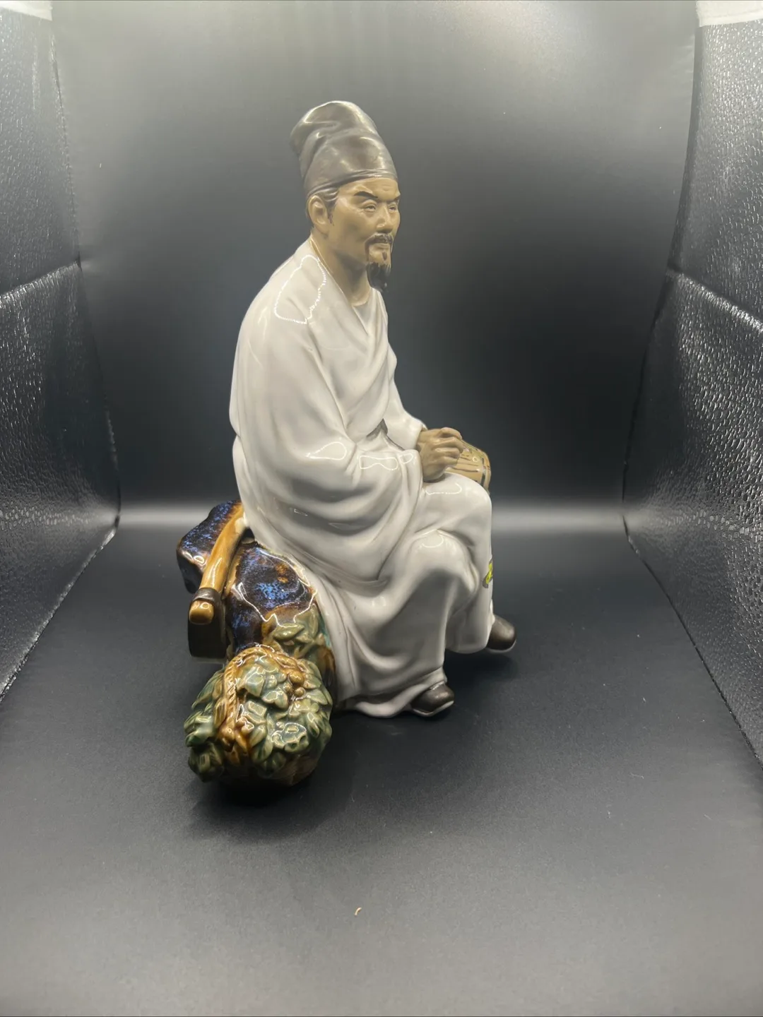 Large Vintage Chinese Porcelain Figurine of Scholar image indicator(4)
