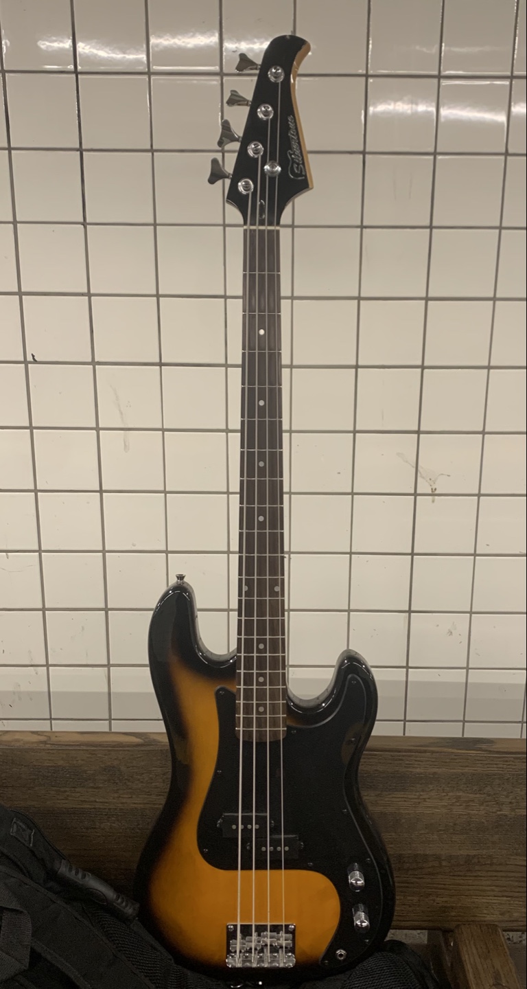 Silvertone Electric Bass Guitar - photo 2