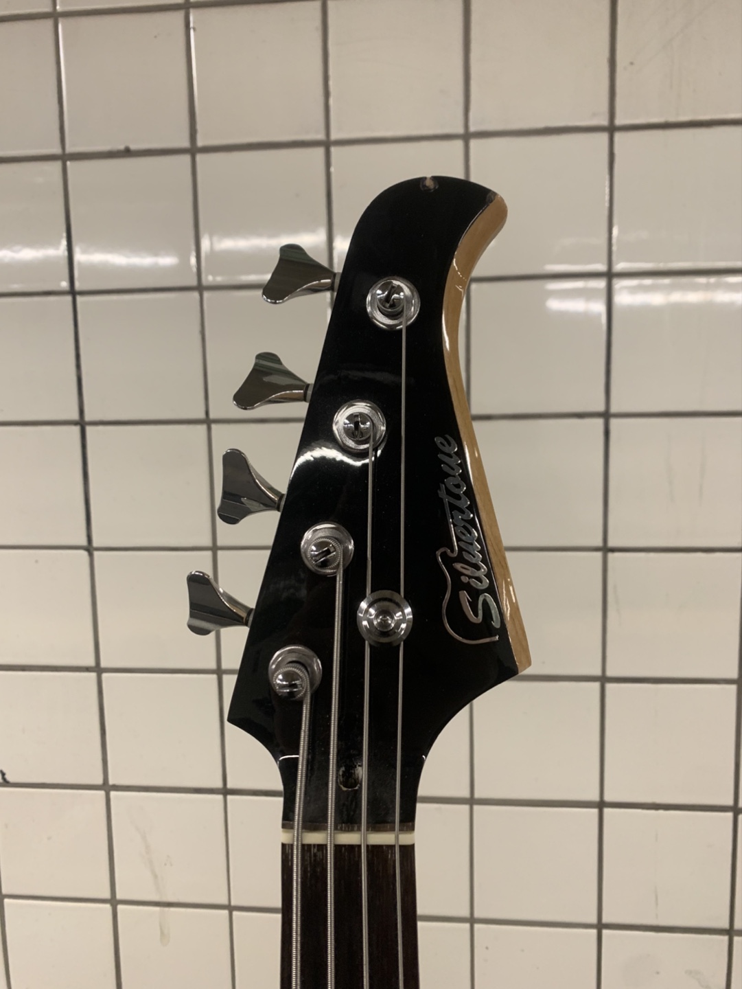 Silvertone Electric Bass Guitar - photo 3
