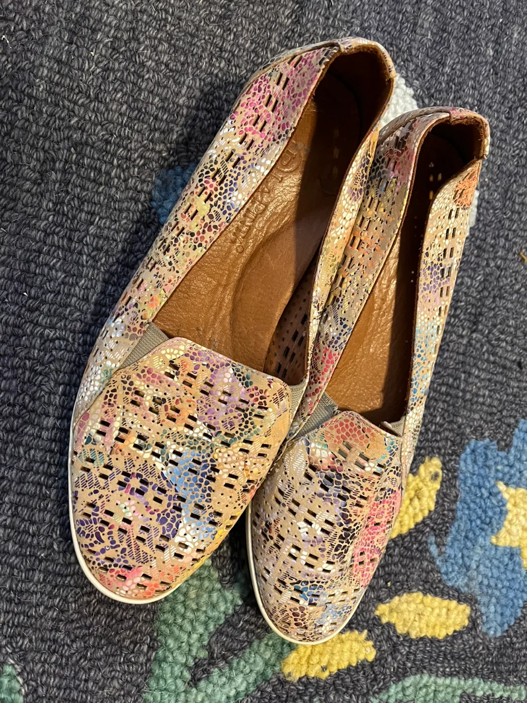 La Pinta • Women's Floral Perforated Slip-On Flats image indicator(2)