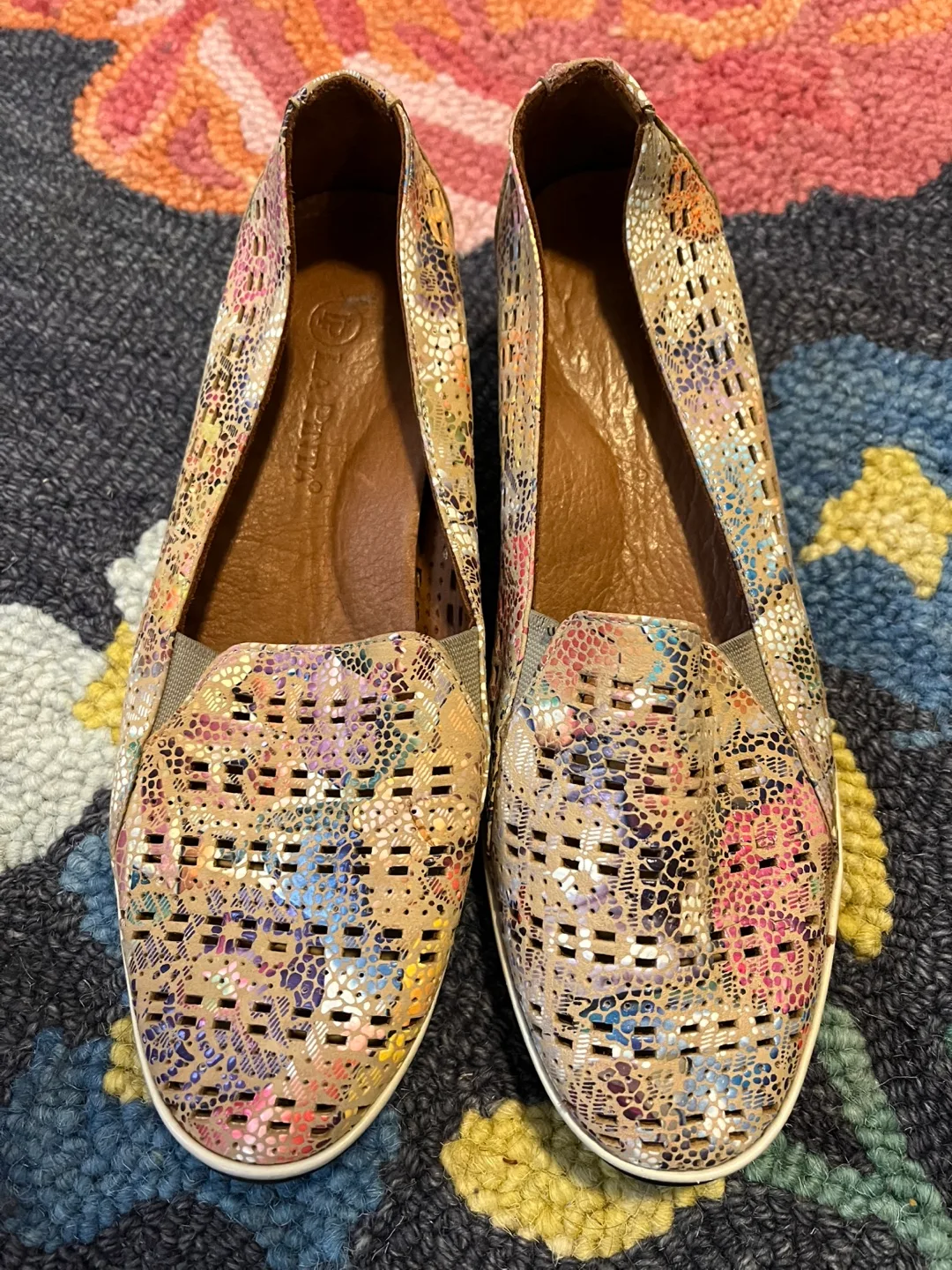 La Pinta • Women's Floral Perforated Slip-On Flats image indicator(3)