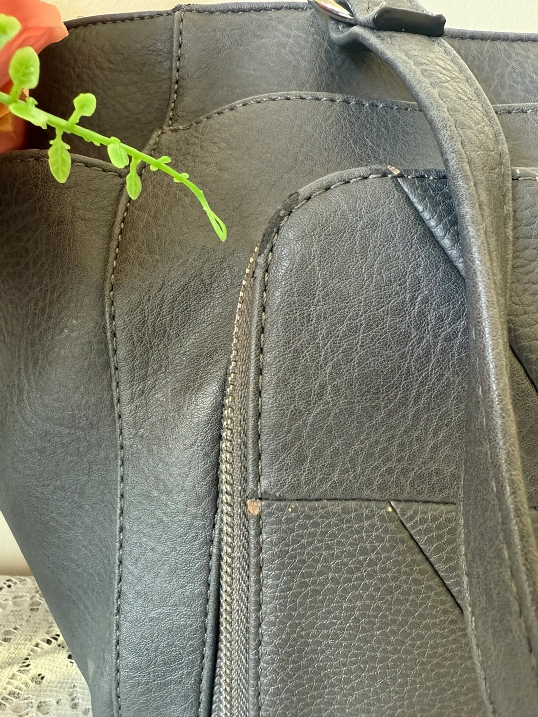 💚 TOTE BAG / RETAIL VALUE: $49.99 (Great condition) image indicator(7)