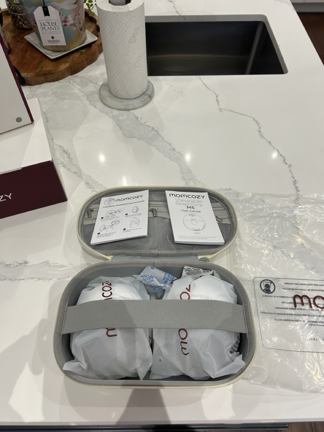 Momcozy M5 Wearable Breast Pump - New in Box - photo 3