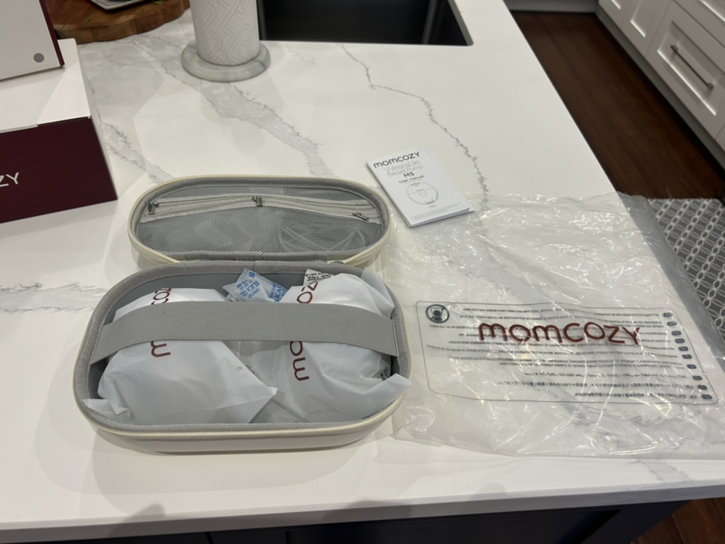 Momcozy M5 Wearable Breast Pump - New in Box - photo 5