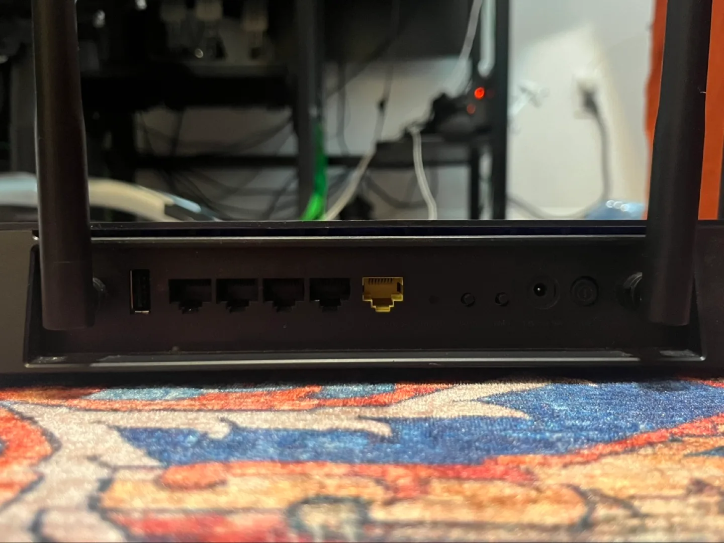 D-Link DIR-882 Wireless AC1900 Gigabit Router image indicator(3)