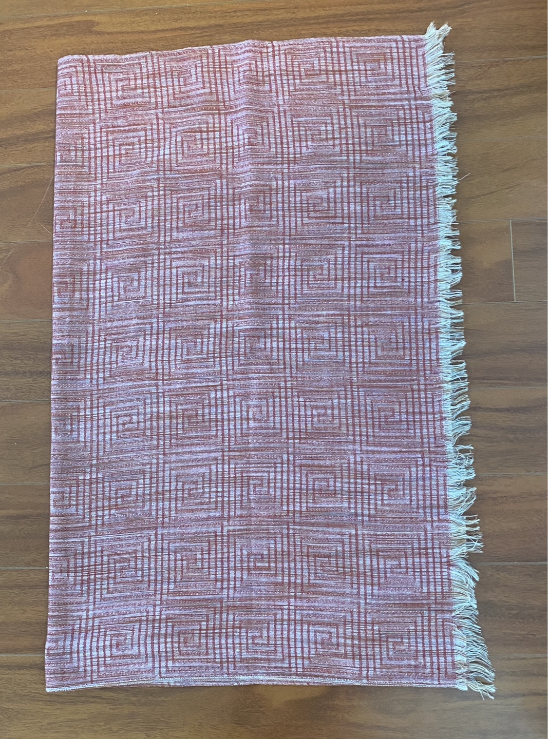 Geometric patterned throw blanket