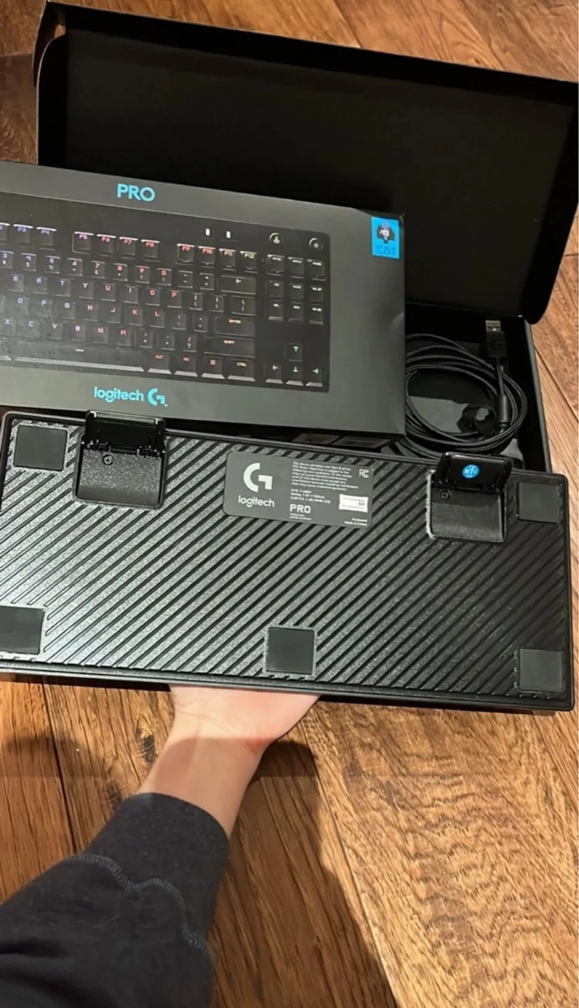 Logitech G Pro Wired Gaming Keyboard image indicator(3)