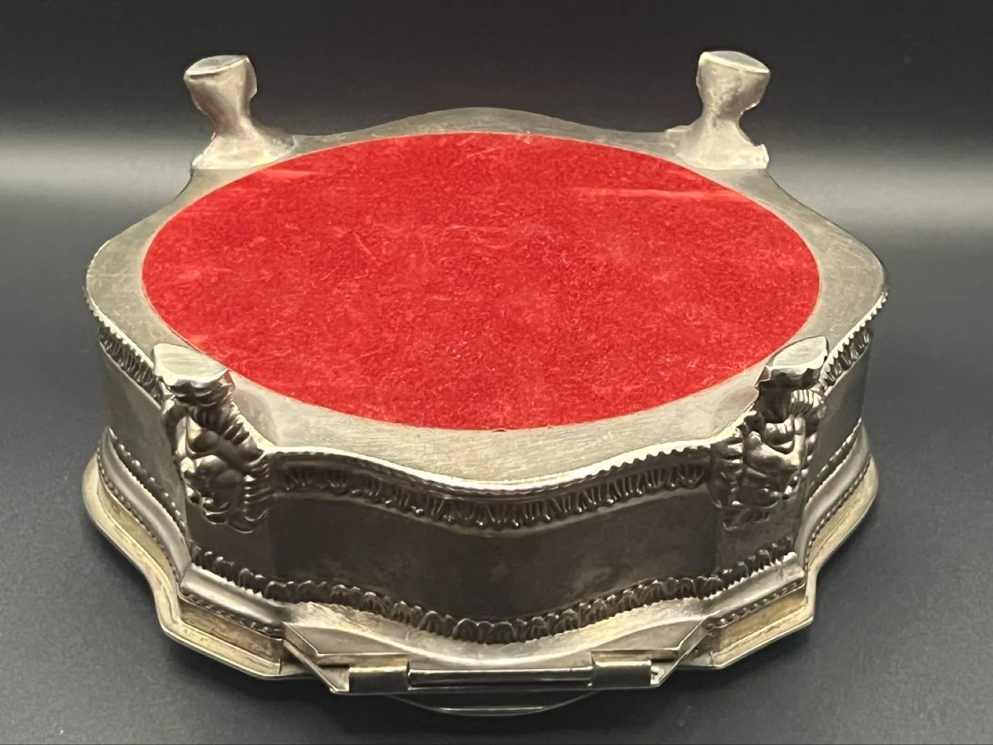 Vintage Silver Plated Jewelry Box with Lion Feet image indicator(5)