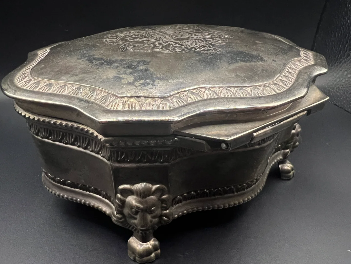 Vintage Silver Plated Jewelry Box with Lion Feet image indicator(3)