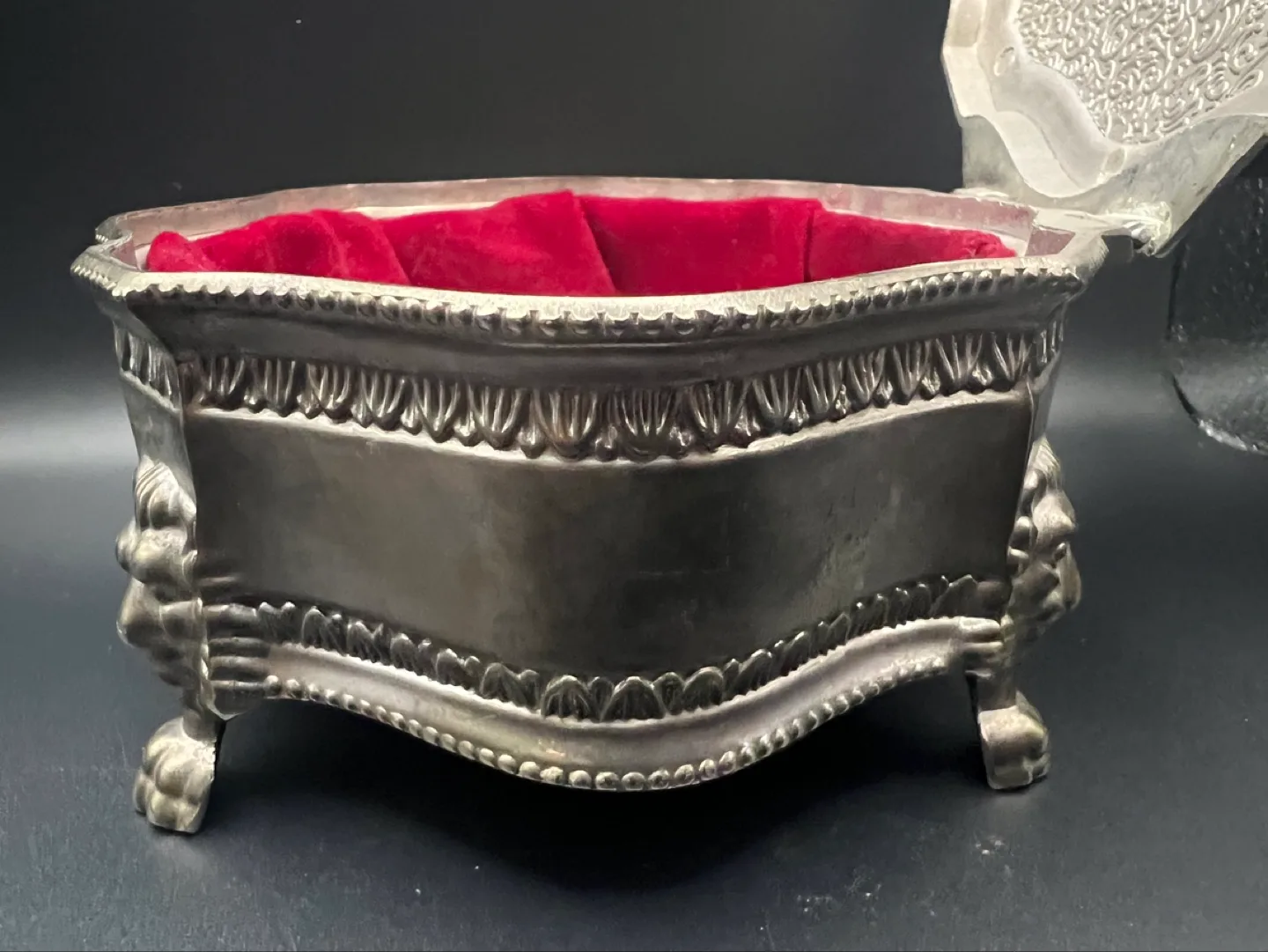 Vintage Silver Plated Jewelry Box with Lion Feet image indicator(2)
