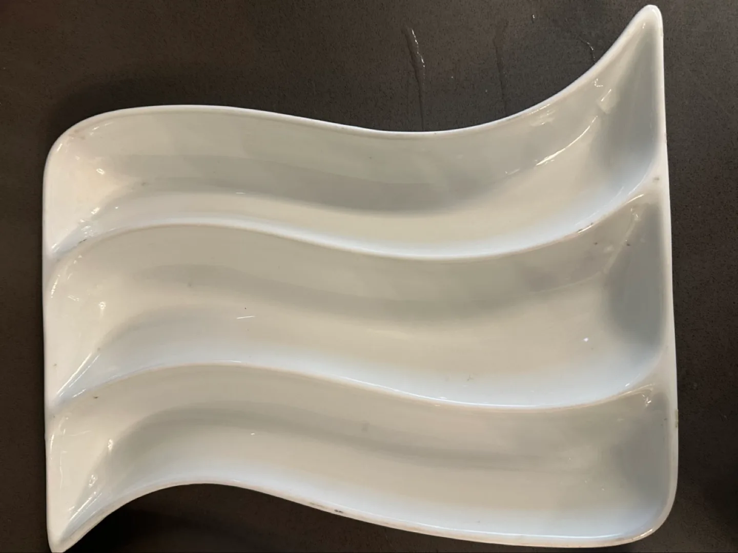 Pair of White Wave-Shaped Serving Dishes thumbnail