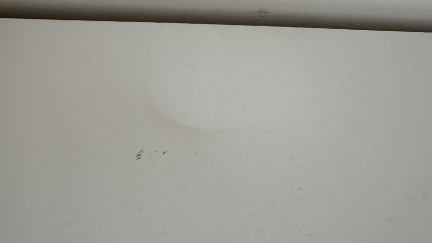 IKEA White Desk - Excellent Condition - photo 2