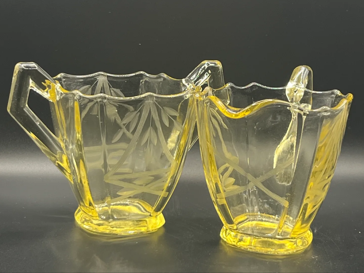 Rare Yellow depression Glass Creamer and Sugar Bowl Set image indicator(4)