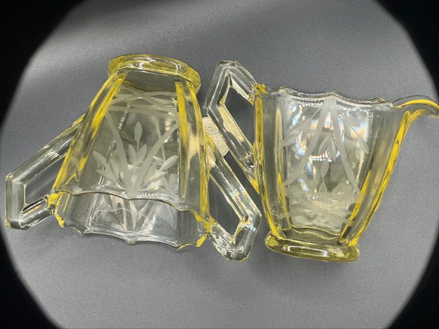 Rare Yellow depression Glass Creamer and Sugar Bowl Set image indicator(2)