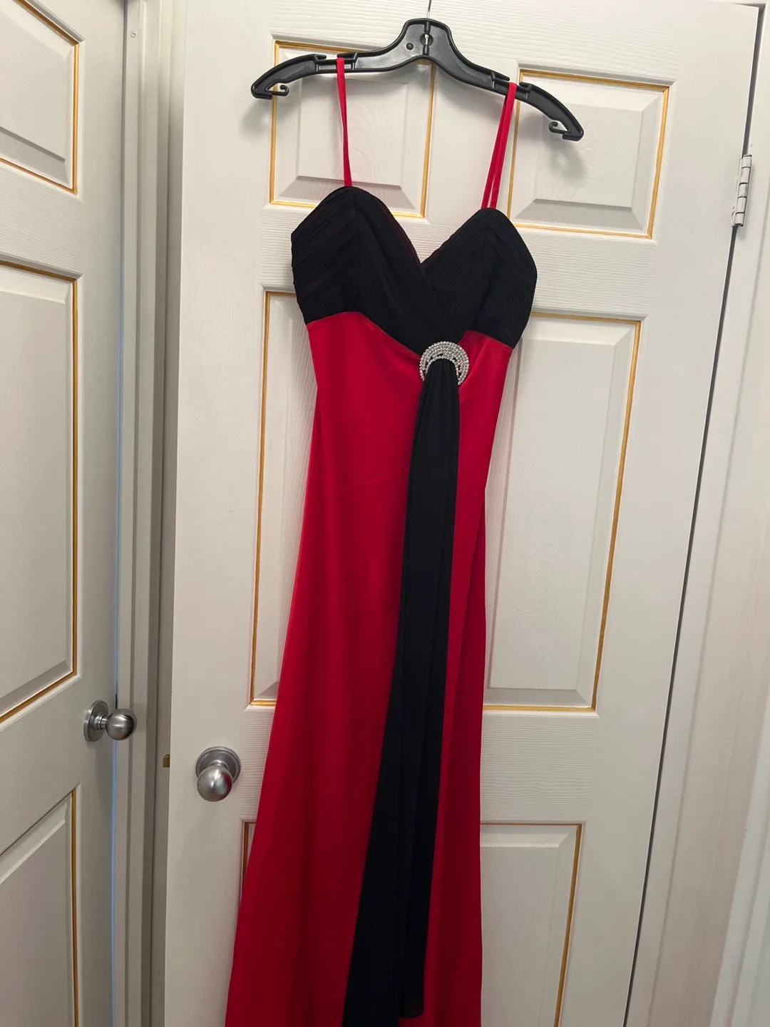 Stunning Red and Black Evening Gown Size 10 thumbnail
