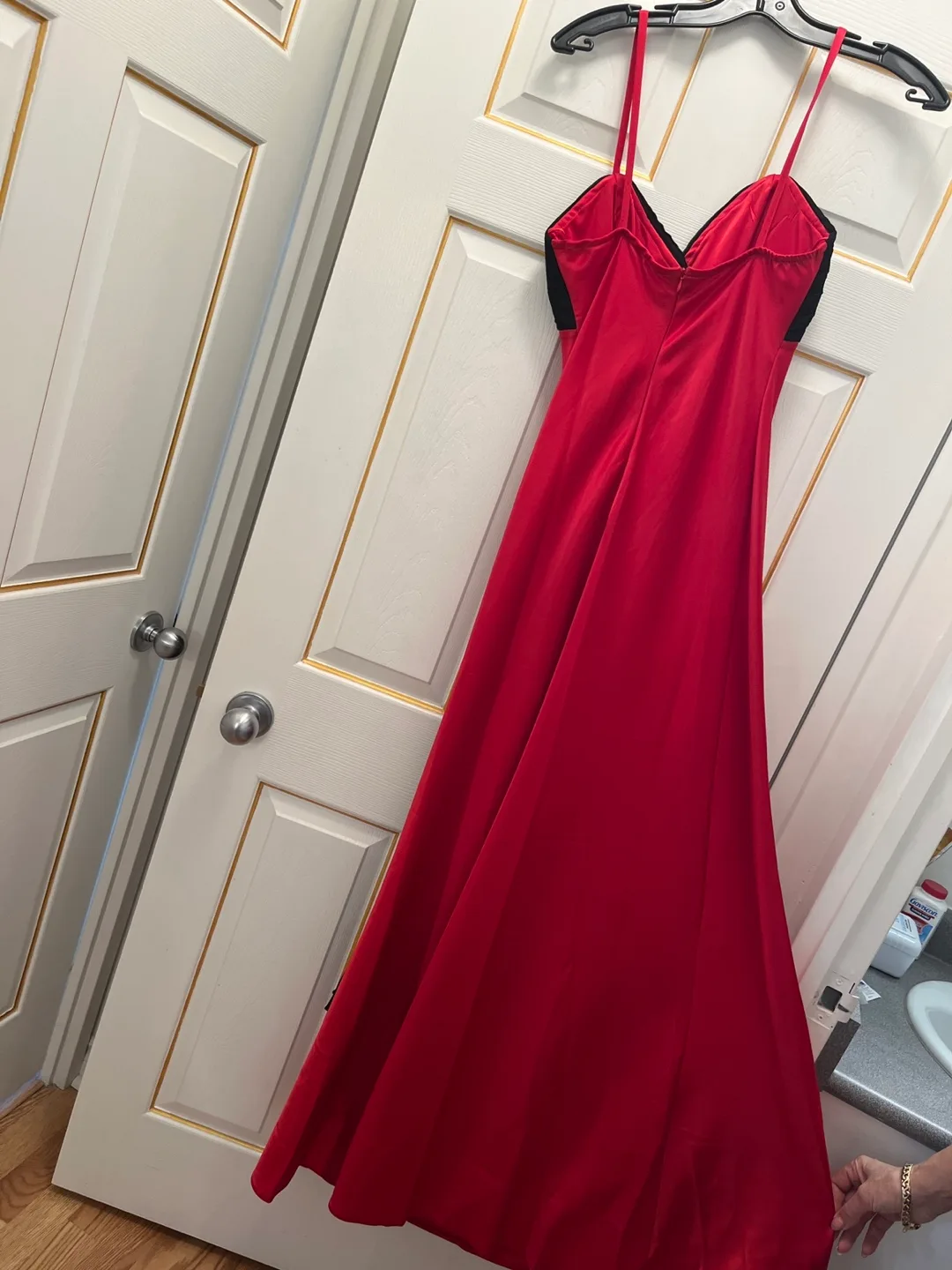 Stunning Red and Black Evening Gown Size 10 image indicator(2)