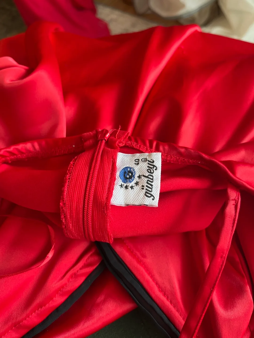 Stunning Red and Black Evening Gown Size 10 image indicator(3)