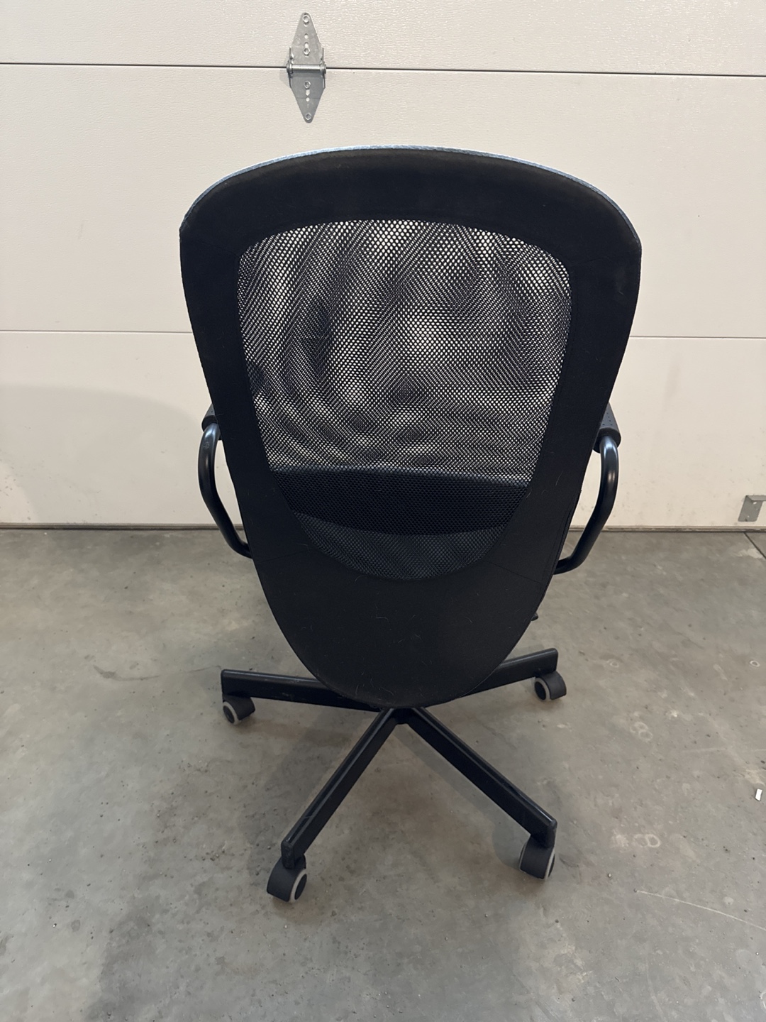 Black Mesh Office Chair with Arms - photo 2