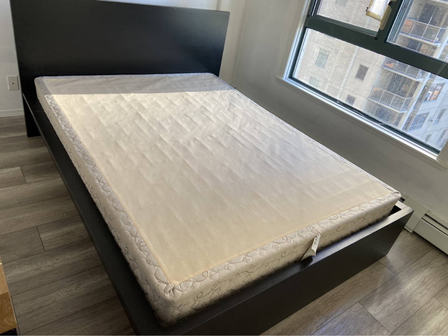 Queen bed frame, mattress and box spring - photo 4
